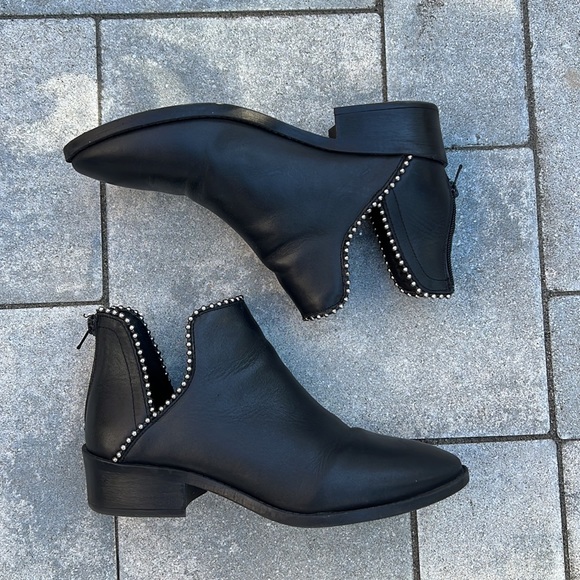 Steve Madden booties - Picture 1 of 3